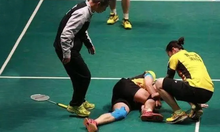 1994年乔丹第一次退役前罕见的在芝加哥一家健身房打野球